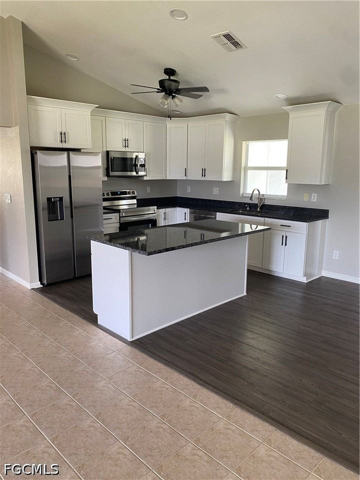 1732 Sw 31st Ln - Photo 2 of 23