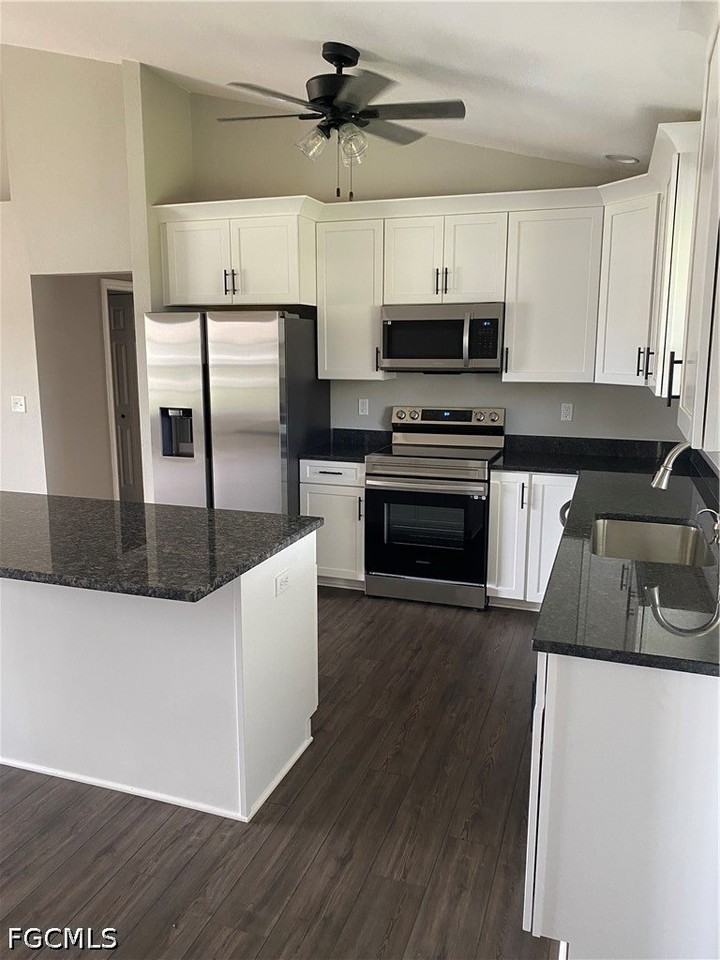 1732 Sw 31st Ln - Photo 5 of 23
