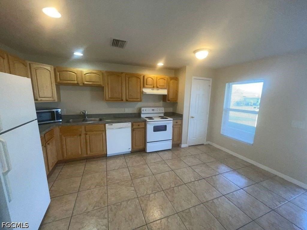 210 Hightower Ave S - Photo 2 of 14