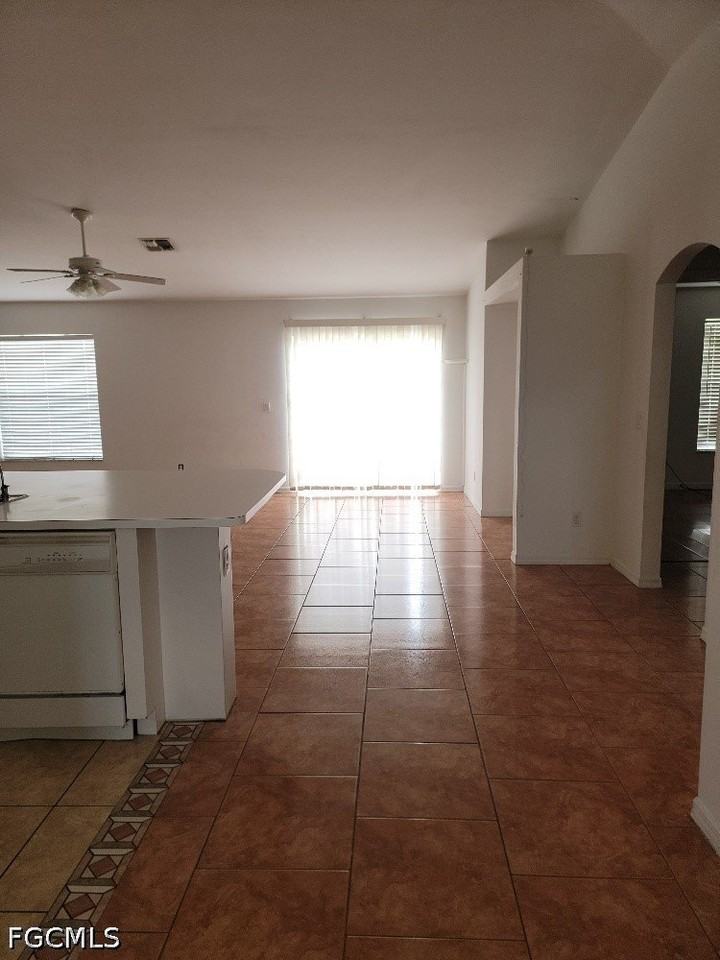 804 Bert Ave N - Photo 4 of 17