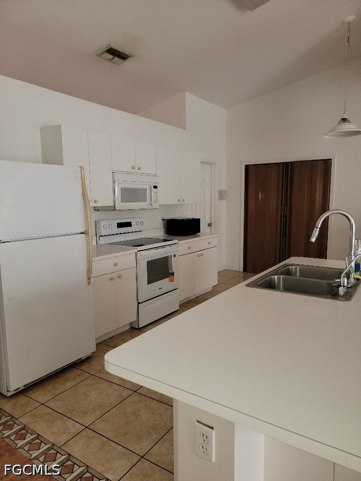 804 Bert Ave N - Photo 6 of 17