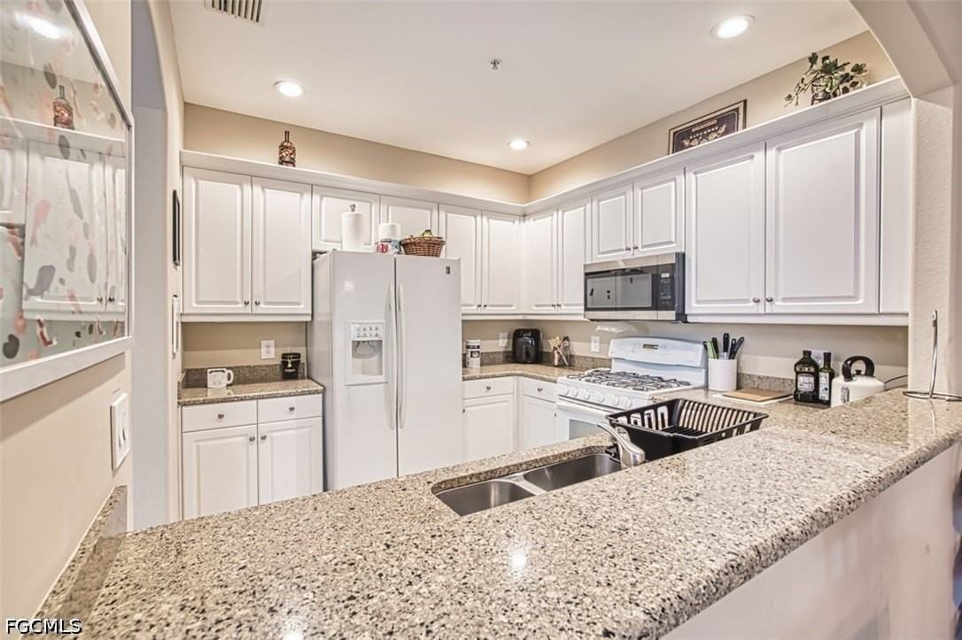 3230 Cottonwood Bnd #406 - Photo 4 of 33