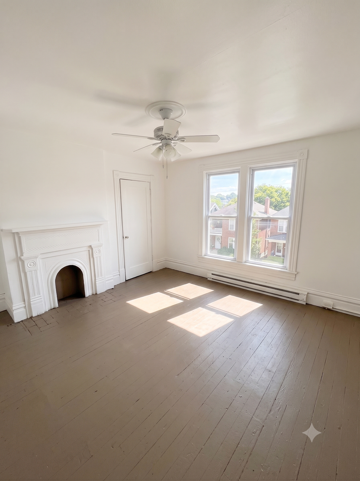 640 Lillian St - Photo 3 of 6