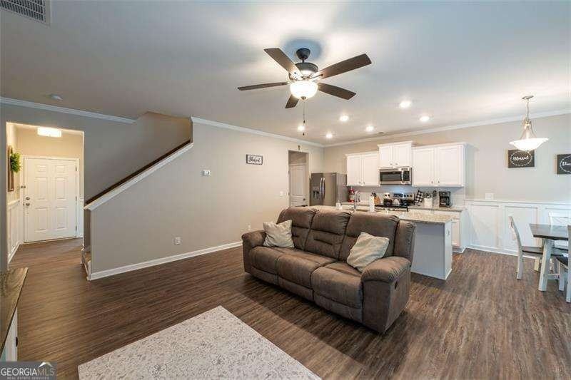 819 Ash St - Photo 4 of 33