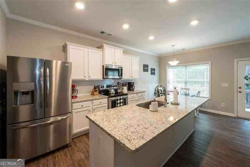 819 Ash St - Photo 6 of 33