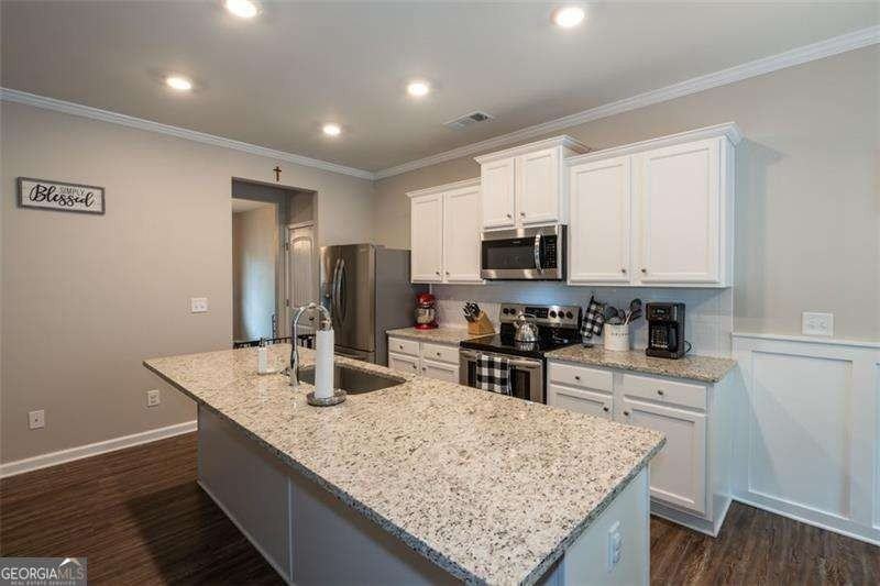 819 Ash St - Photo 7 of 33