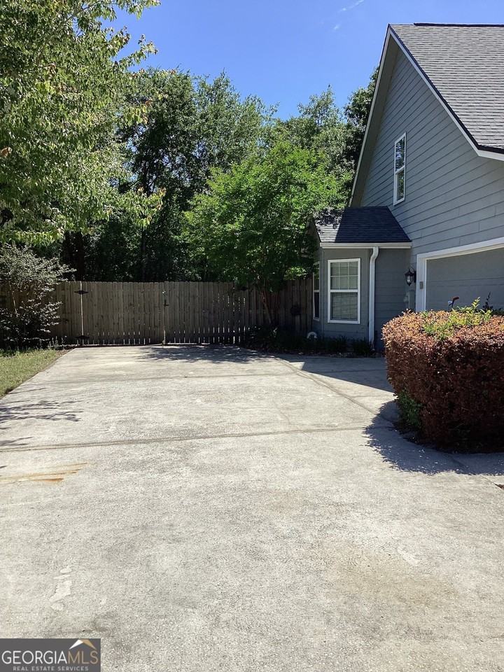 365 Creekside Dr - Photo 3 of 42