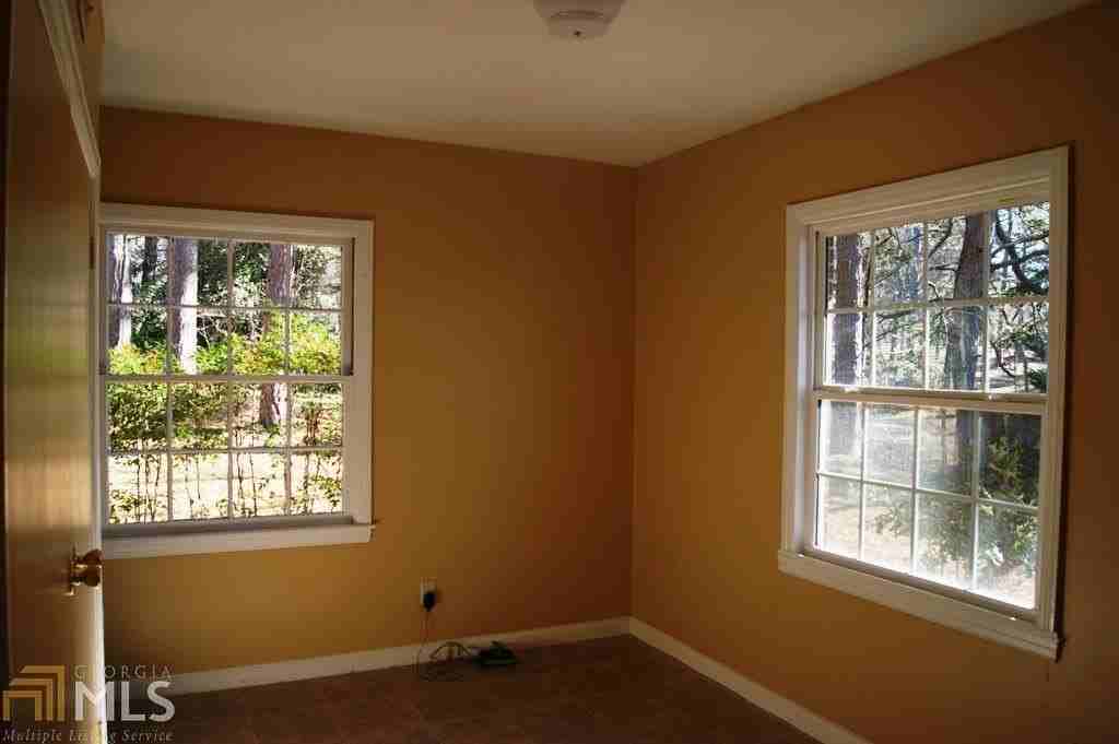 294 Longview Dr - Photo 4 of 17