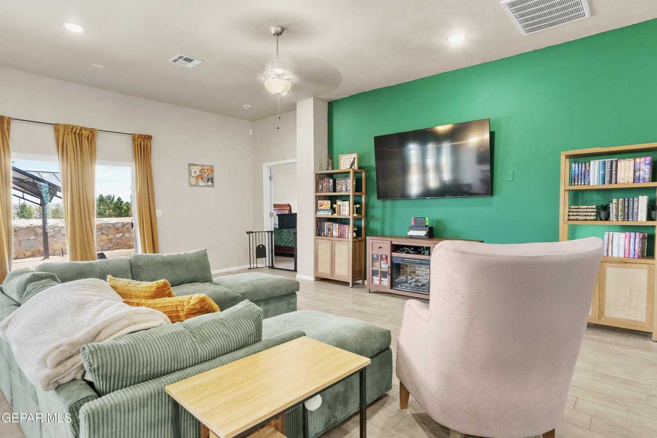 12061 Hidden Gardens Pl - Photo 4 of 22