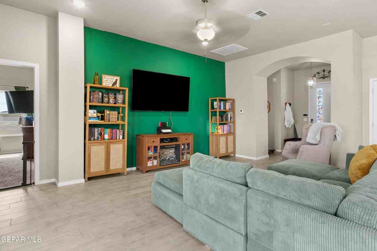 12061 Hidden Gardens Pl - Photo 5 of 22