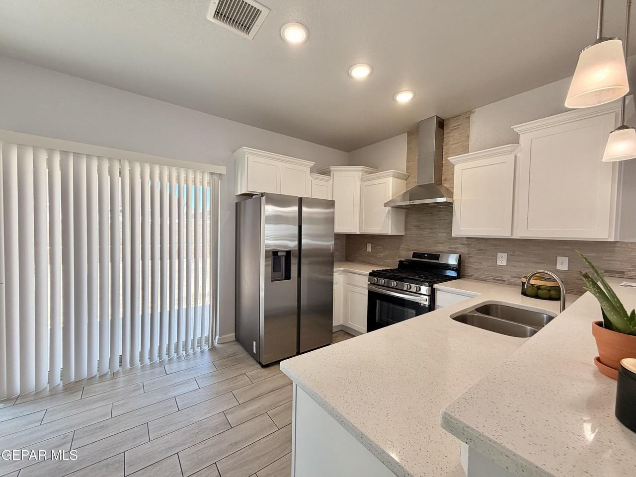 837 Magnolia Park St - Photo 4 of 17