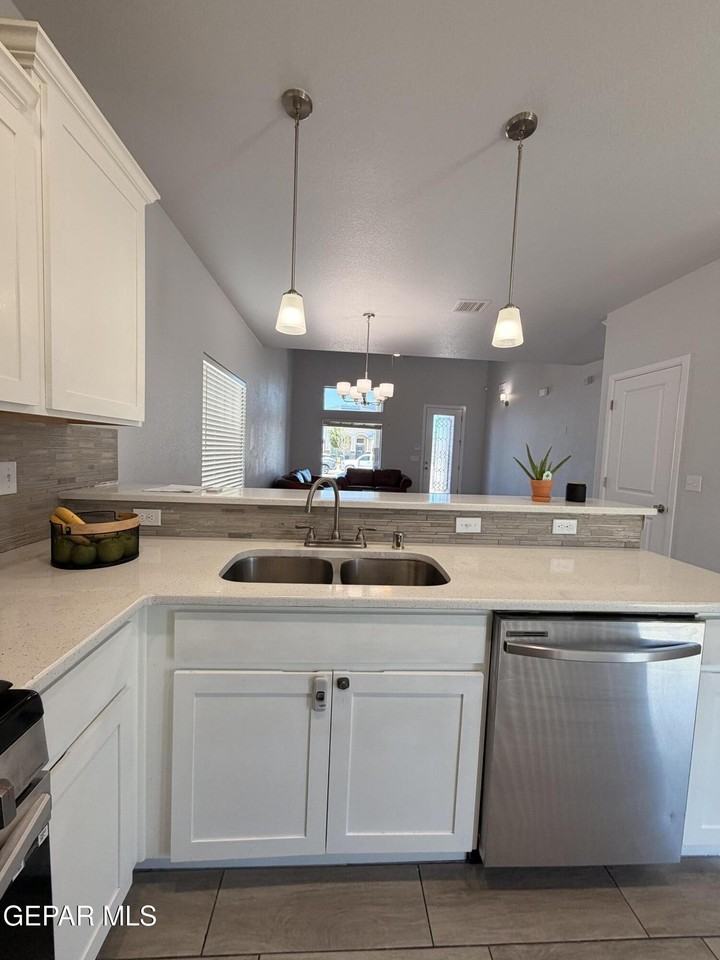 837 Magnolia Park St - Photo 5 of 17