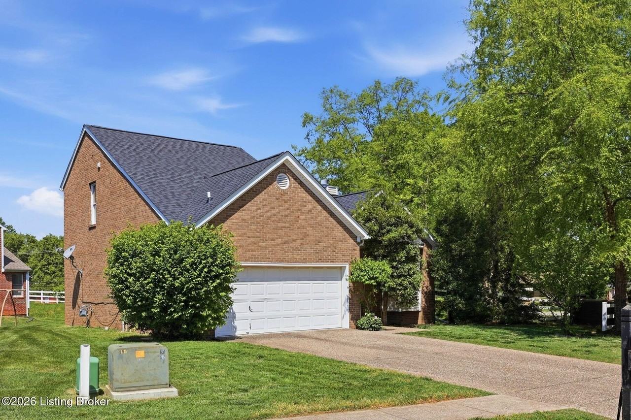 4029 Orchard Lake Dr - Photo 2 of 46