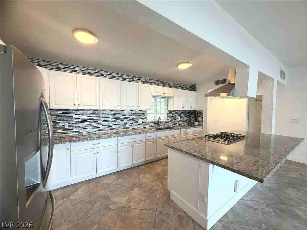 700 N 22nd St - Photo 7 of 32