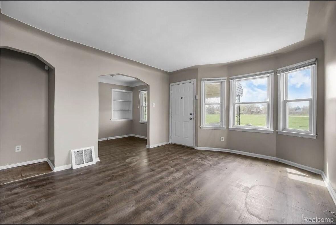 4049 Williams St - Photo 3 of 9