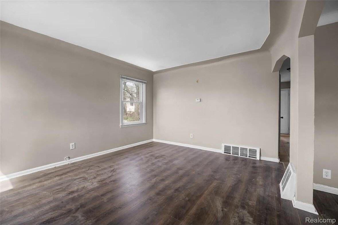 4049 Williams St - Photo 4 of 9