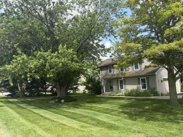 328 N Pointe Dr - Photo 2 of 28