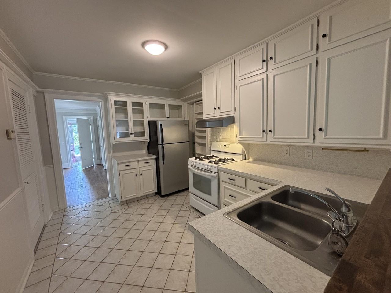 233 Monroe St #A - Photo 3 of 15