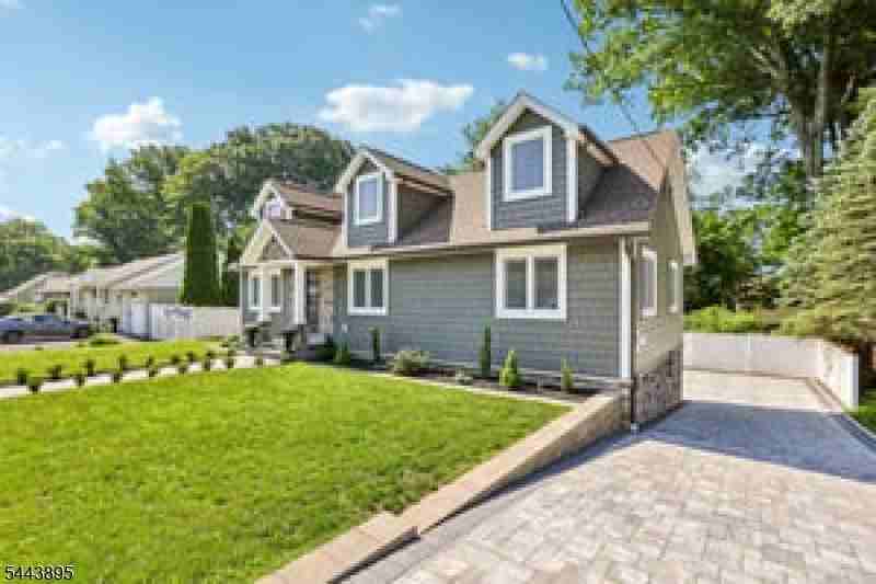 50 Lincoln Pl - Photo 2 of 24