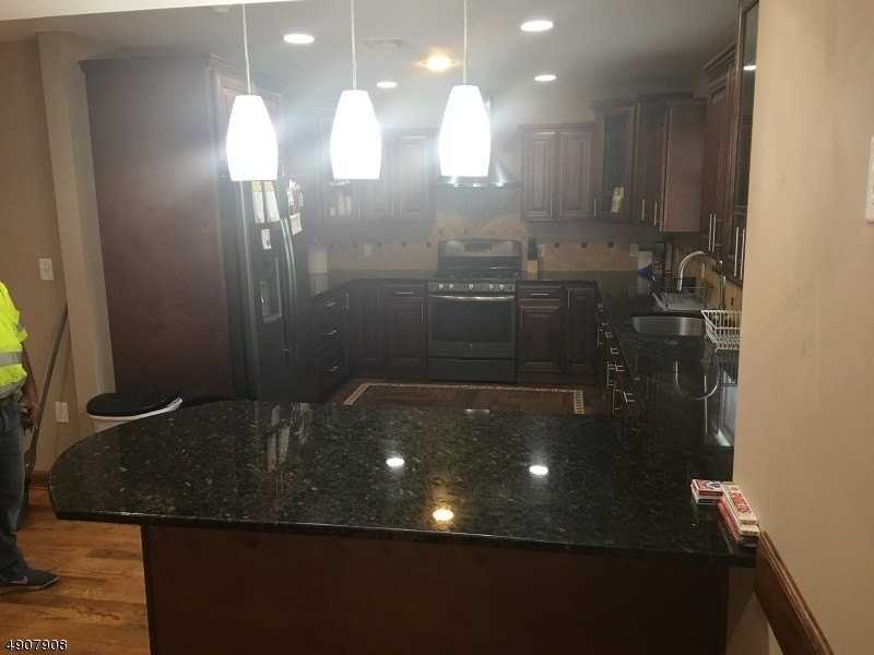 1034 Stone St - Photo 5 of 21