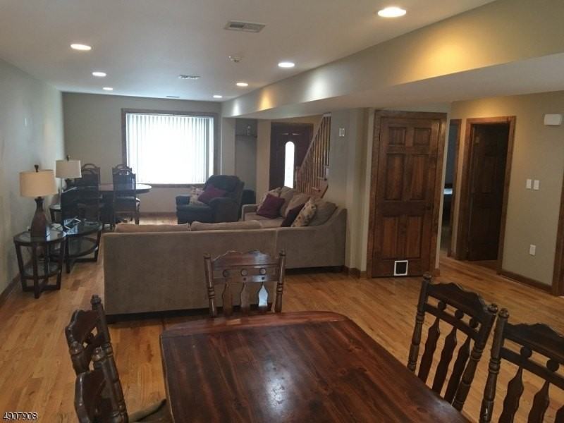 1034 Stone St - Photo 6 of 21