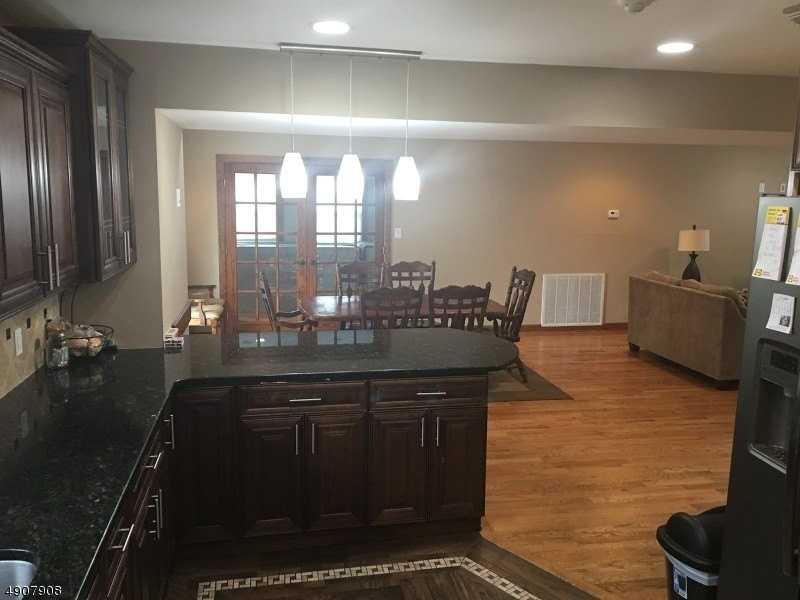 1034 Stone St - Photo 7 of 21