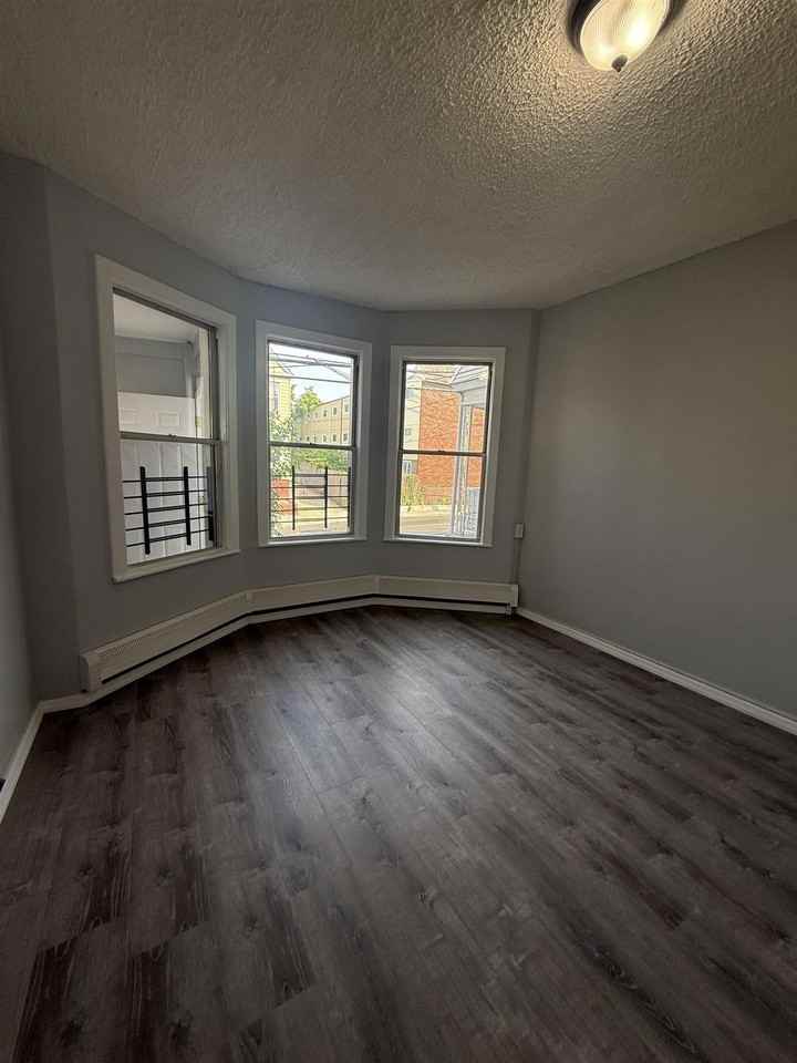 631A Garfield Ave #1 - Photo 2 of 14