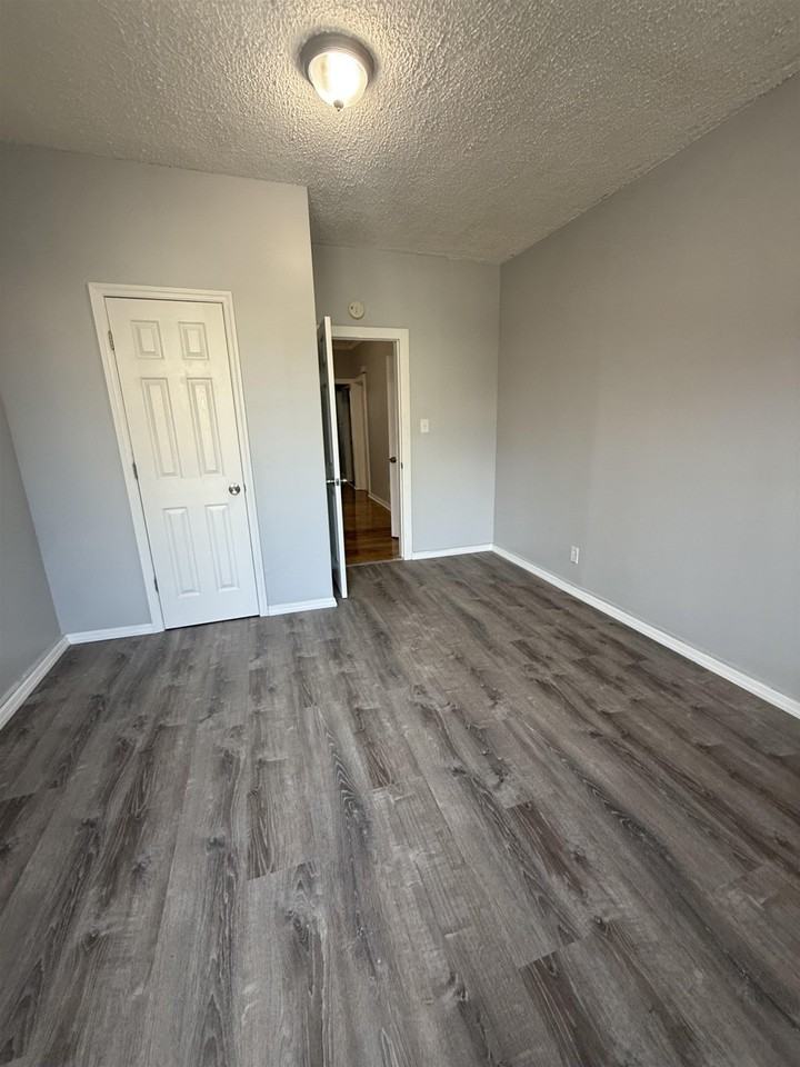 631A Garfield Ave #1 - Photo 4 of 14
