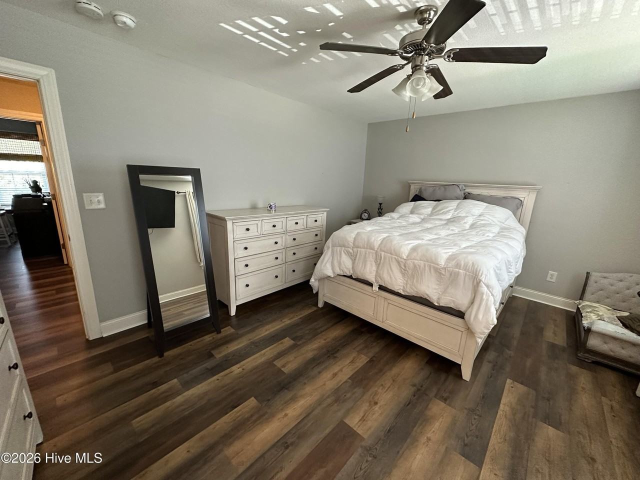 205 S Pointe Dr #B - Photo 4 of 7