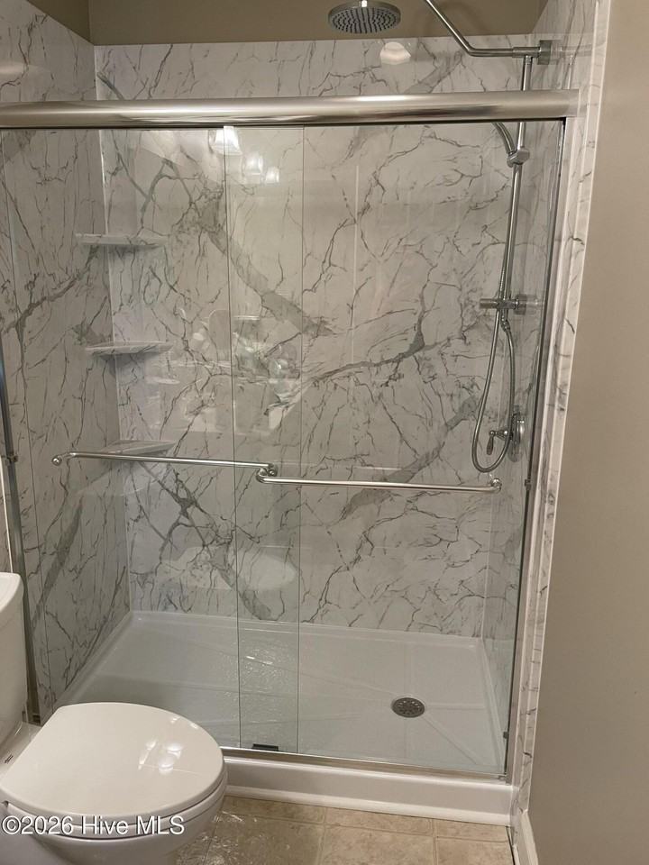 205 S Pointe Dr #B - Photo 5 of 7