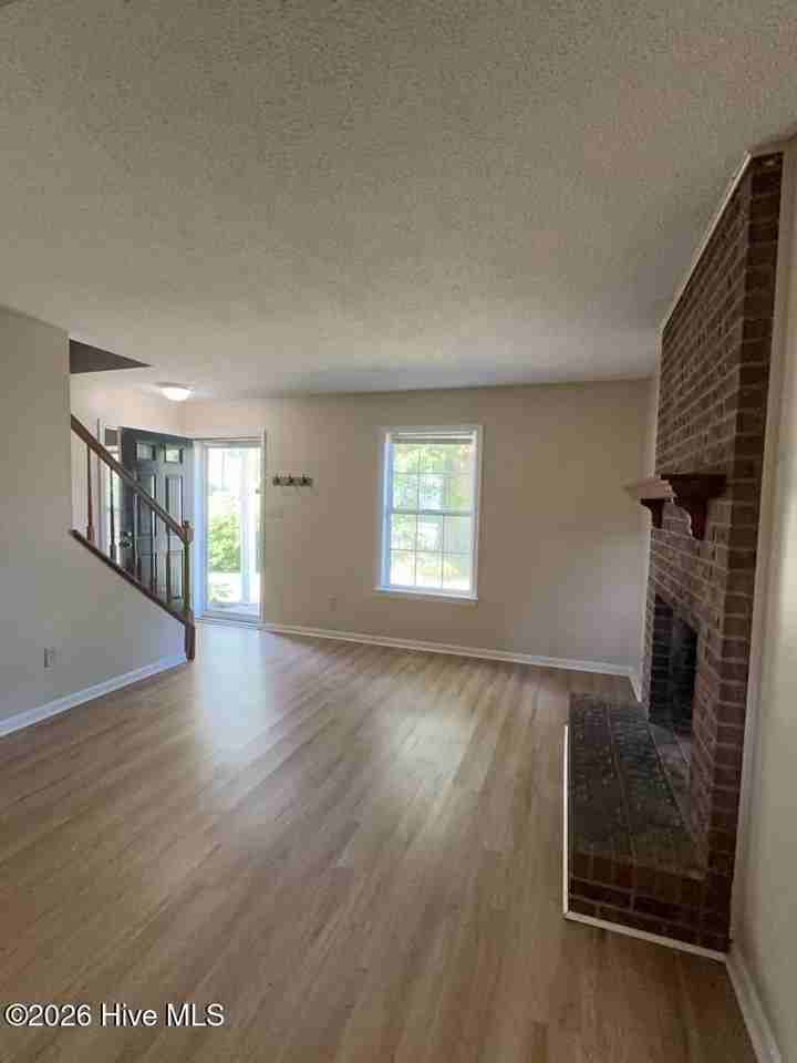 127 Silver Leaf Dr - Photo 2 of 26