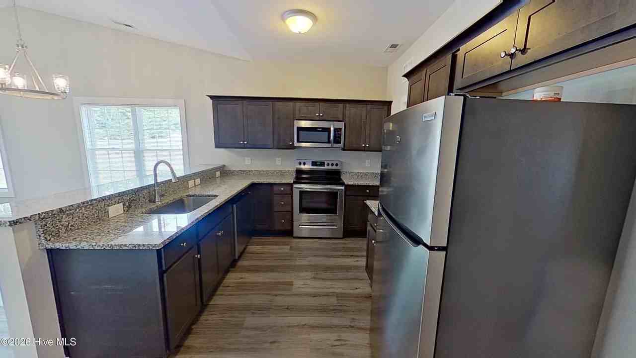 305 Cypress Ave - Photo 6 of 23