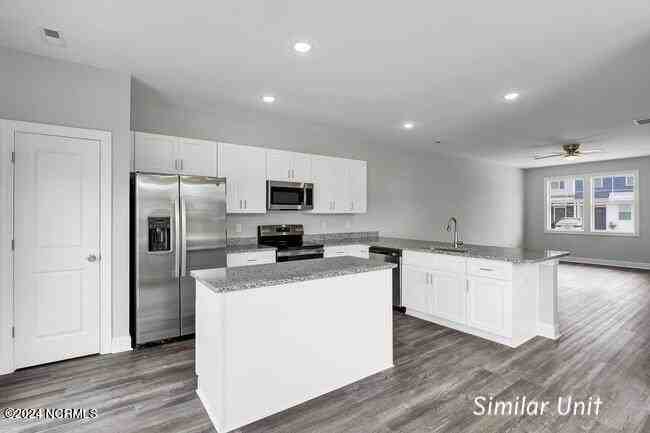 305 Starfish Ln - Photo 7 of 43