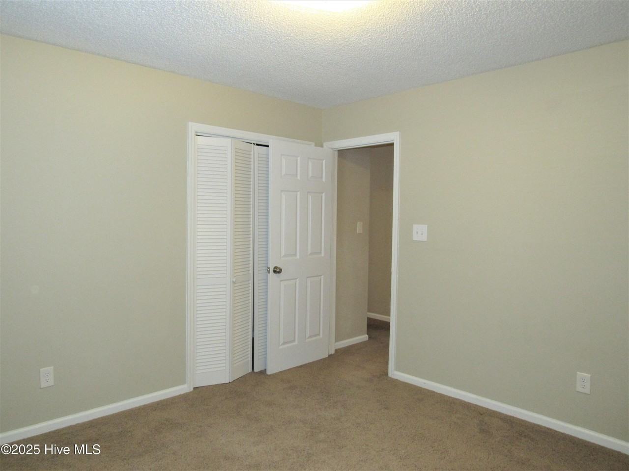 108 Glenside Ct - Photo 4 of 17