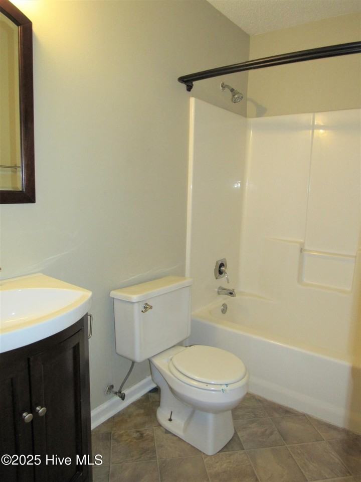 108 Glenside Ct - Photo 6 of 17