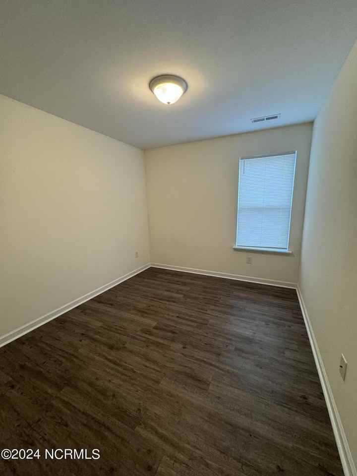 609 N 8th St #B - Photo 5 of 6