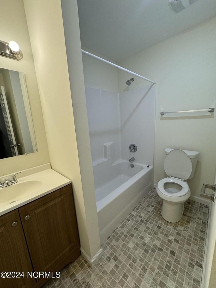 609 N 8th St #B - Photo 6 of 6