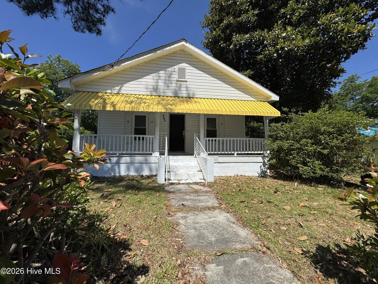 553 Manly Ave - Photo 2 of 27