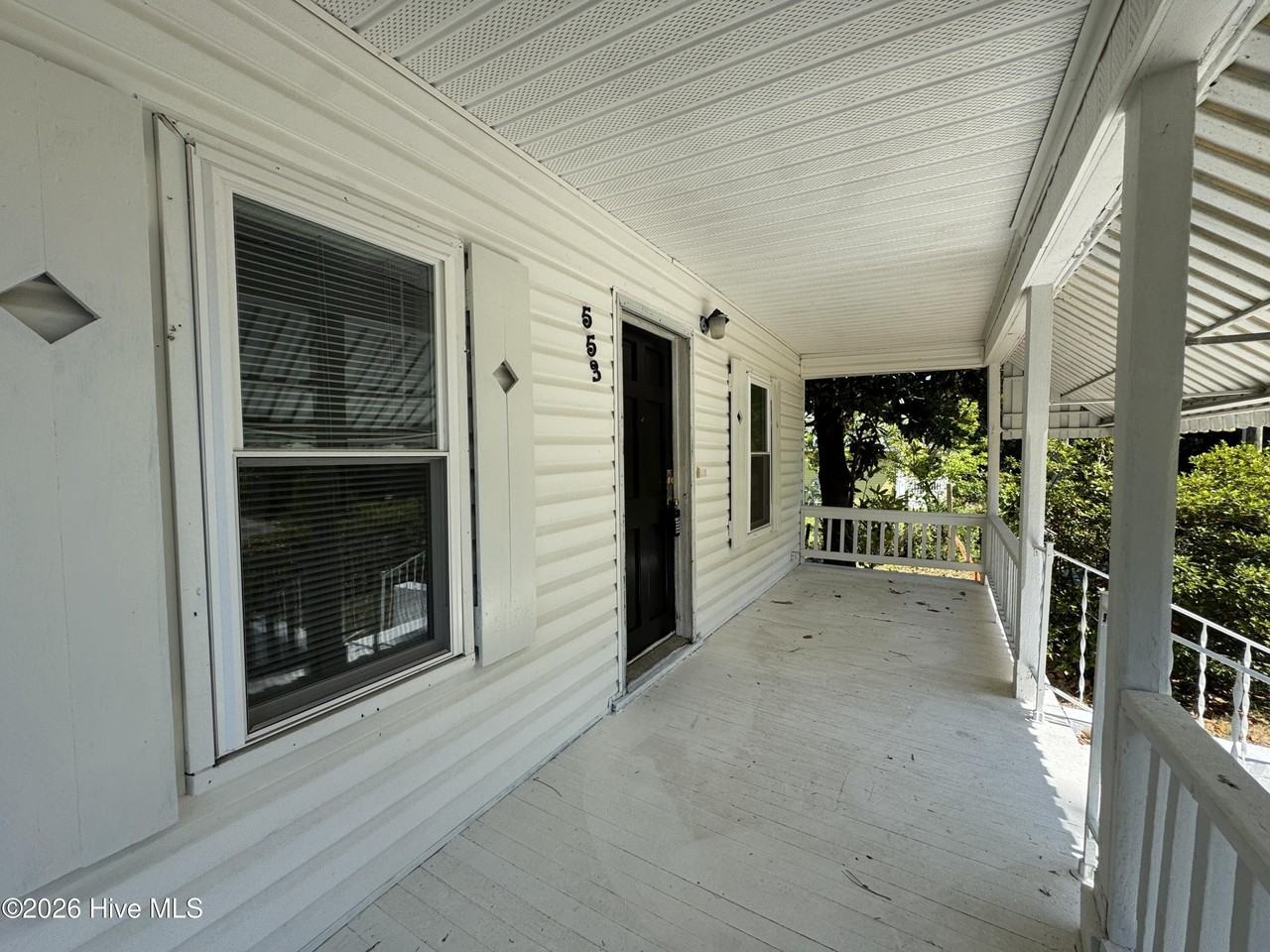 553 Manly Ave - Photo 3 of 27