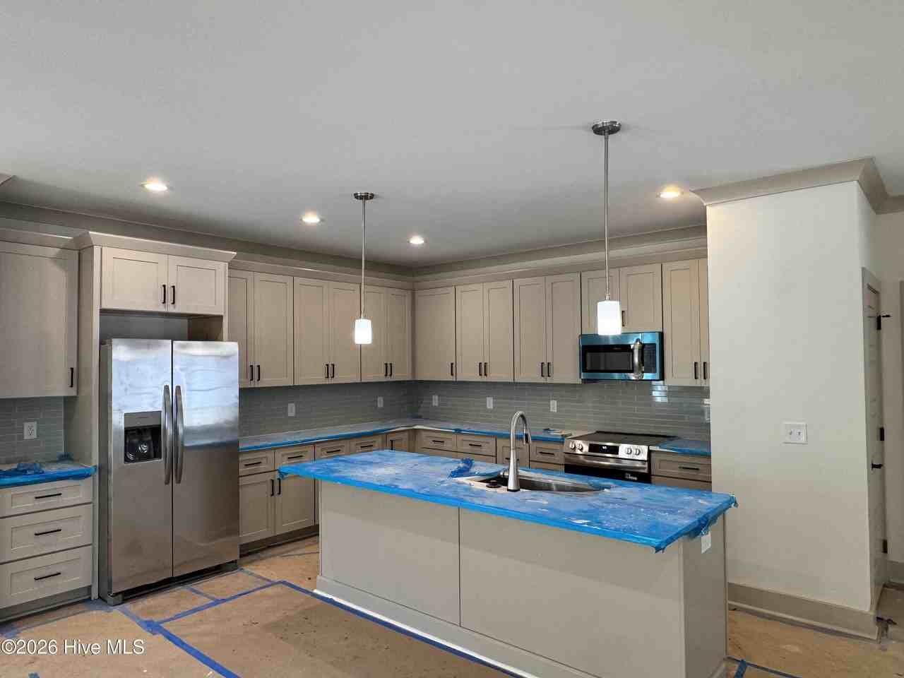 664 Wren Ln - Photo 3 of 25