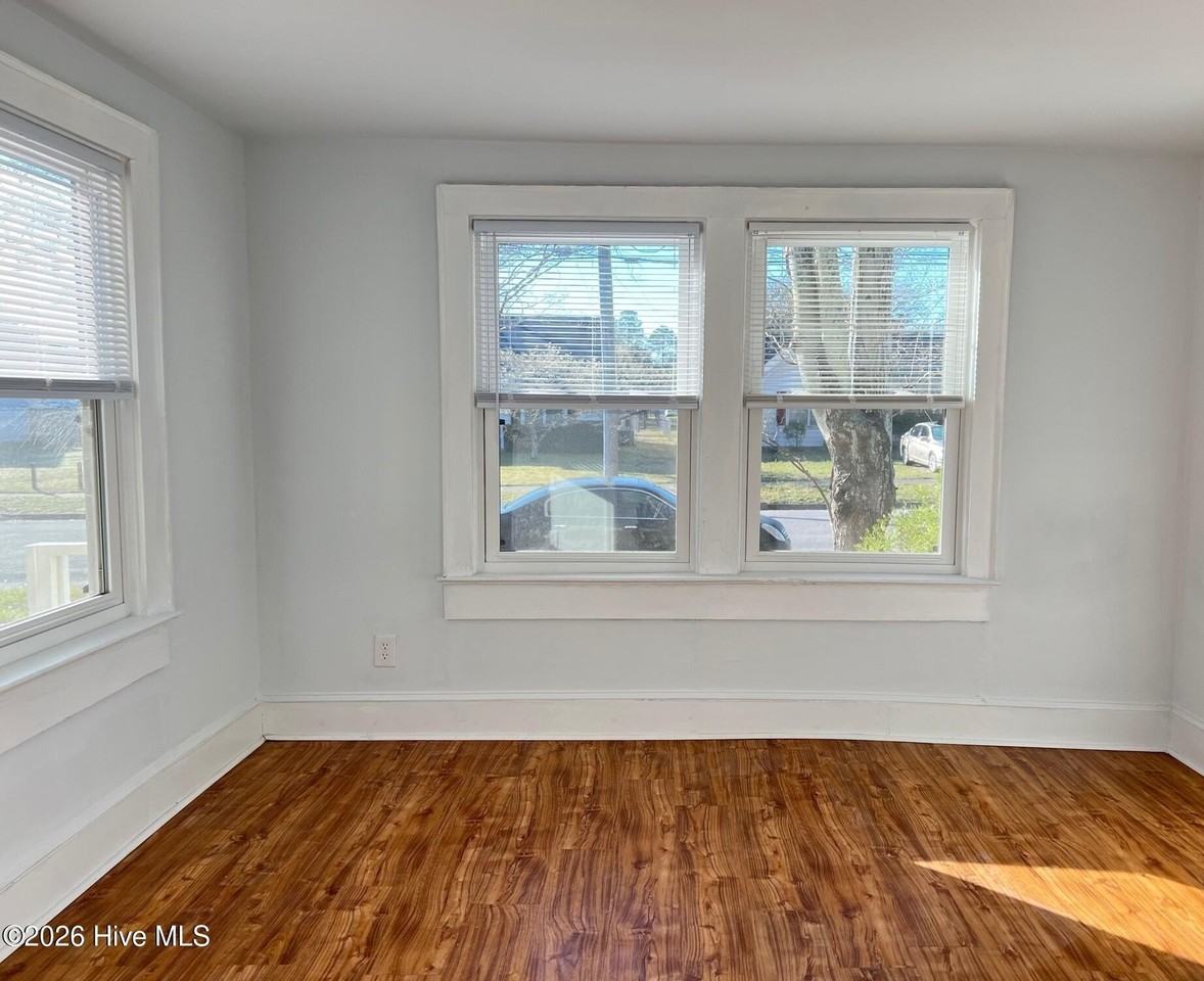 249 N Carolina Ave - Photo 3 of 10