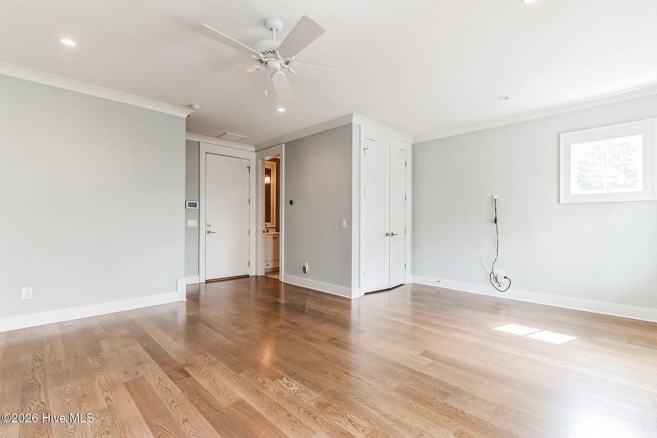 3609 Watercraft Ferry Ave - Photo 3 of 38