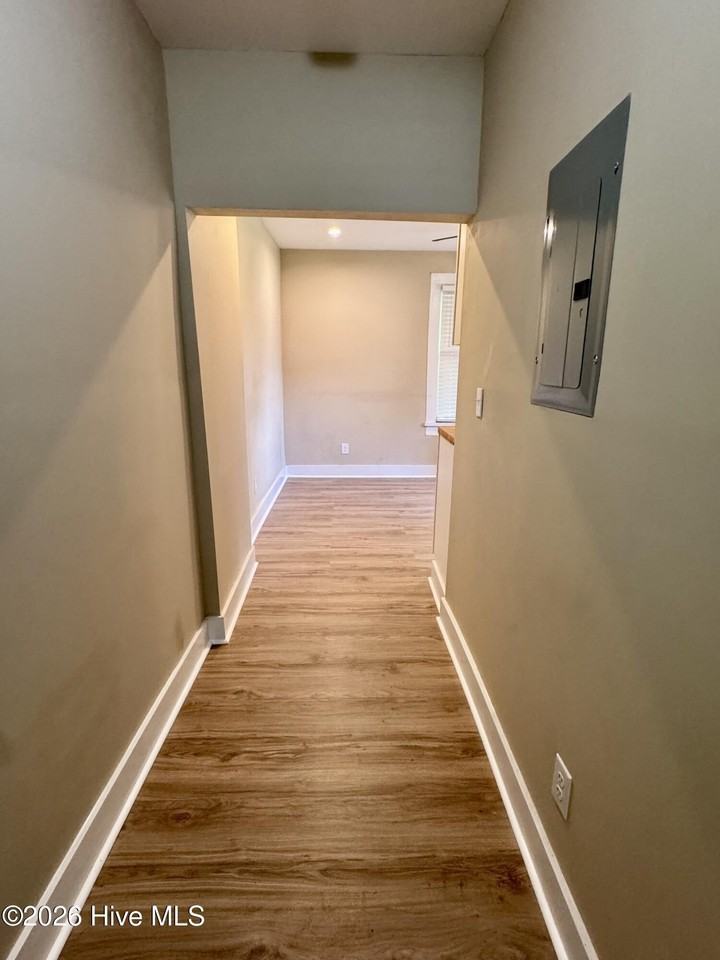 1105 College St - Photo 5 of 14