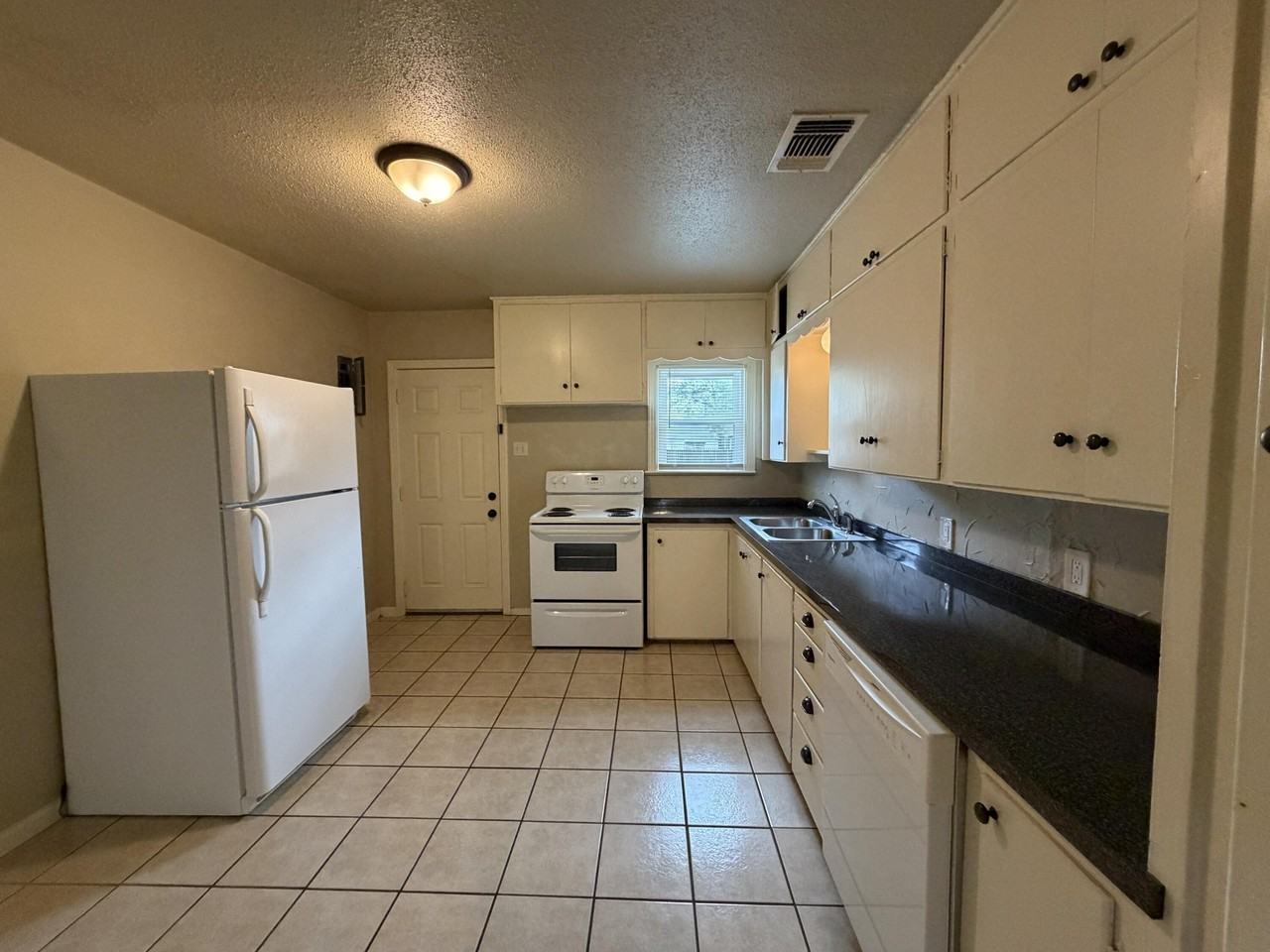 2706 37th St - Photo 4 of 14