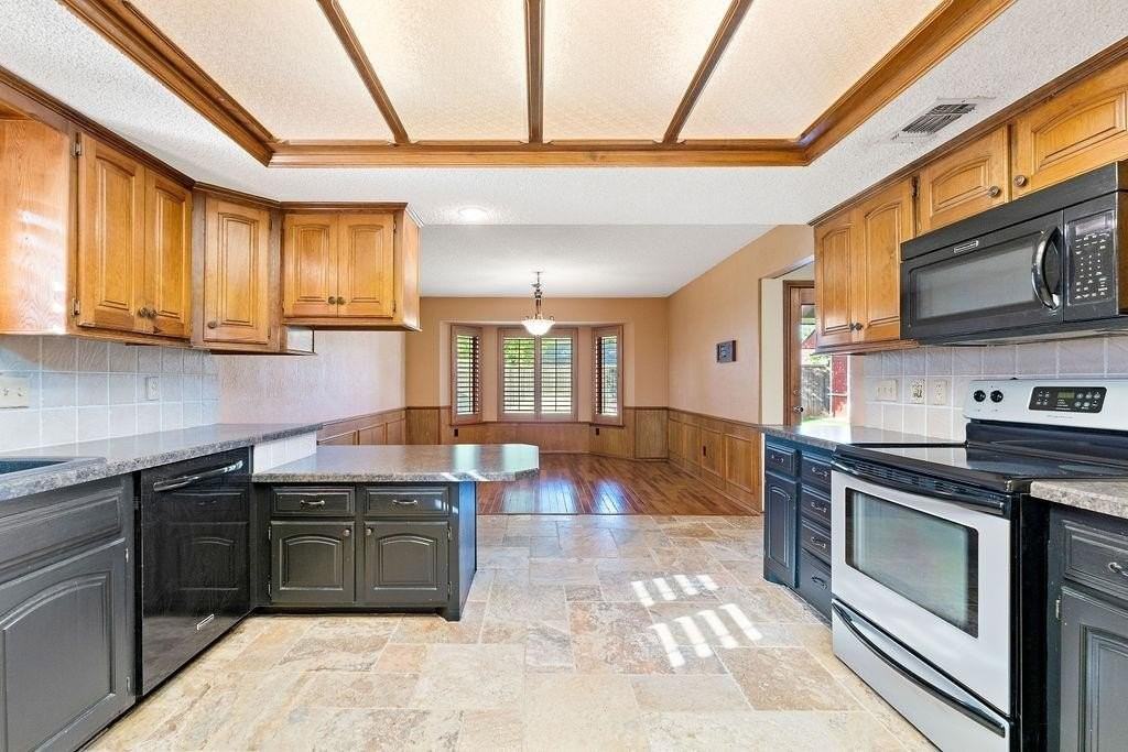 5304 90th St - Photo 6 of 8