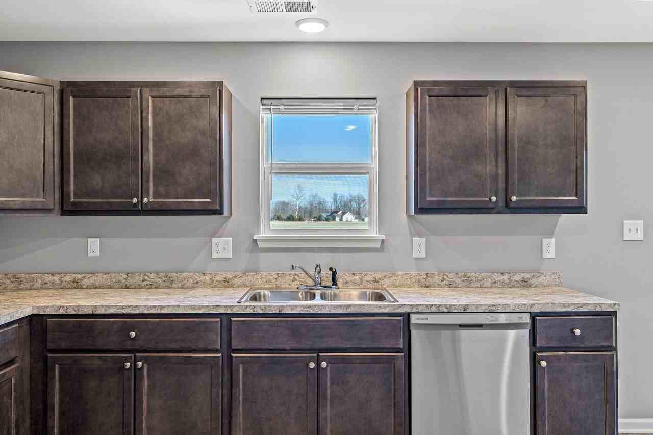 216 Candy Apple Ln - Photo 5 of 37