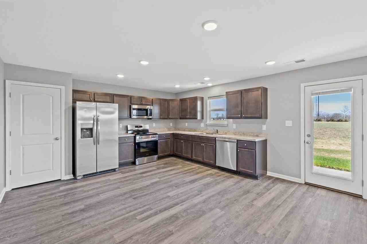216 Candy Apple Ln - Photo 6 of 37