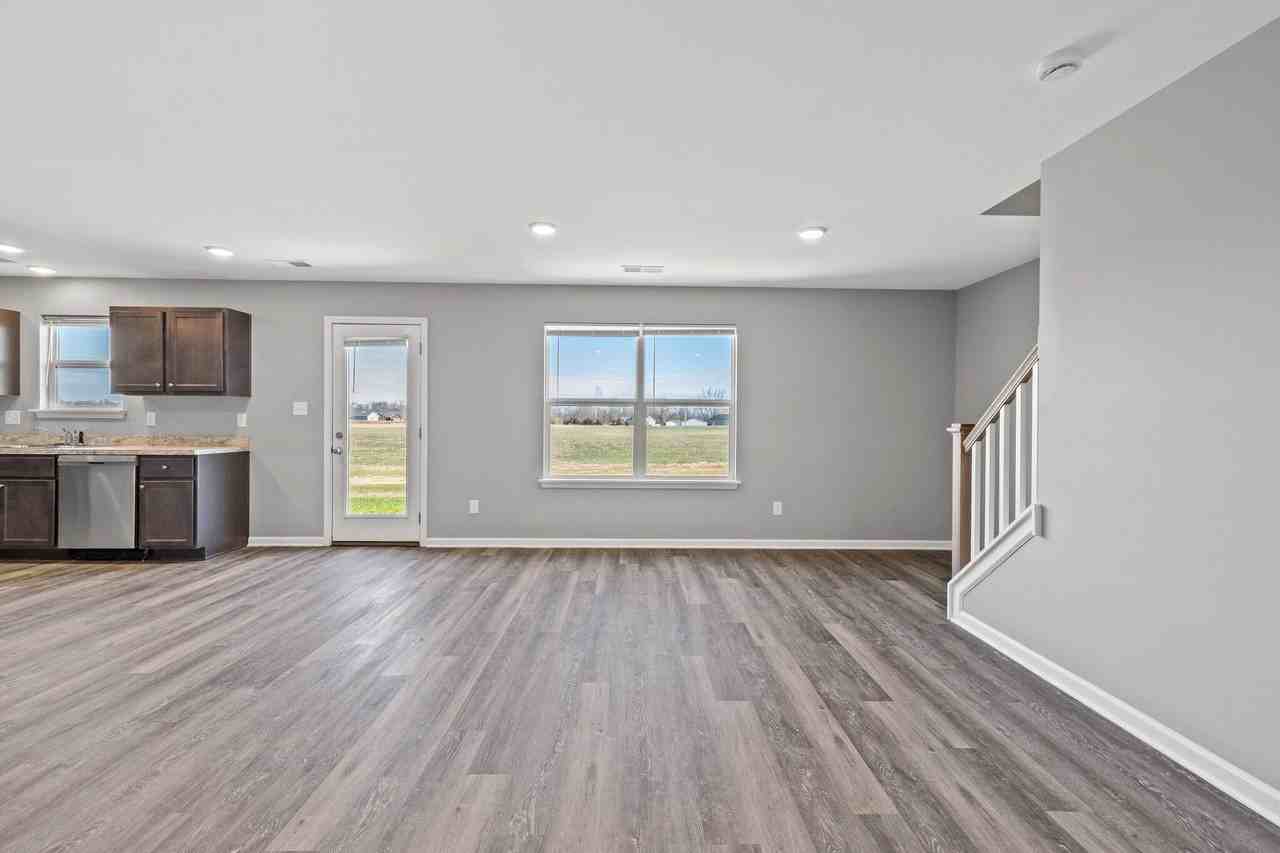 216 Candy Apple Ln - Photo 7 of 37