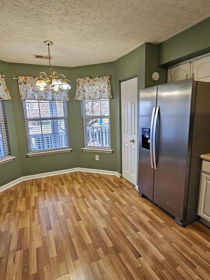 106 Deerfield Ln - Photo 2 of 17