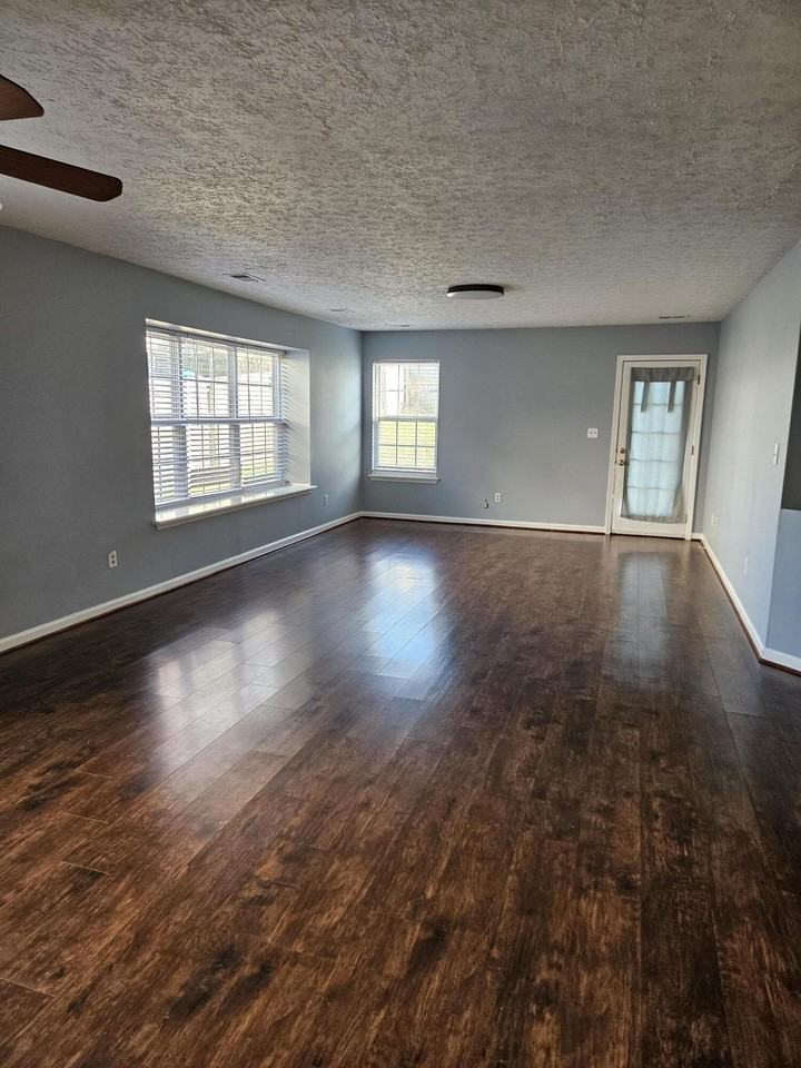 106 Deerfield Ln - Photo 5 of 17